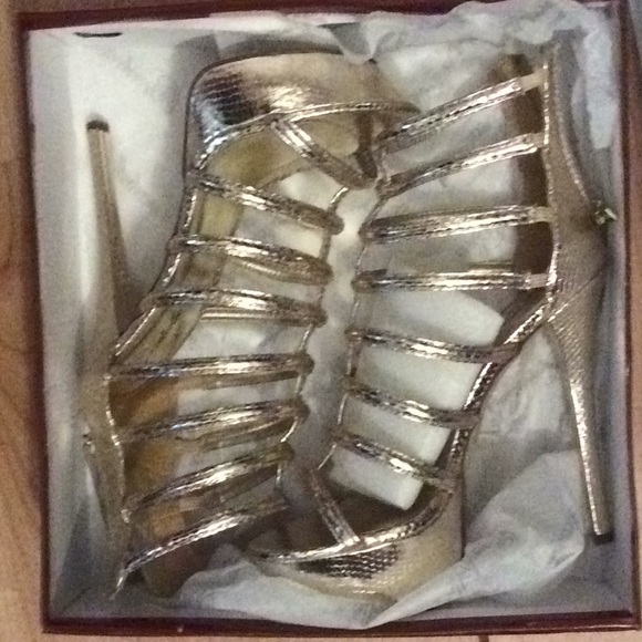 Breckelles Shoes - BRAND NEW IN THE BOX GOLD BRECKELLE’S 6 INCH HEELS